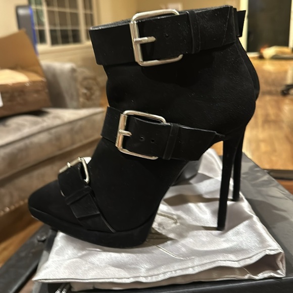 EUC Giuseppe Zanotti Emy suede for platform buckle booties 39.5 - Picture 2 of 5